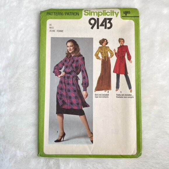 2 Simplicity Sewing Patterns - Picture 2 of 5
